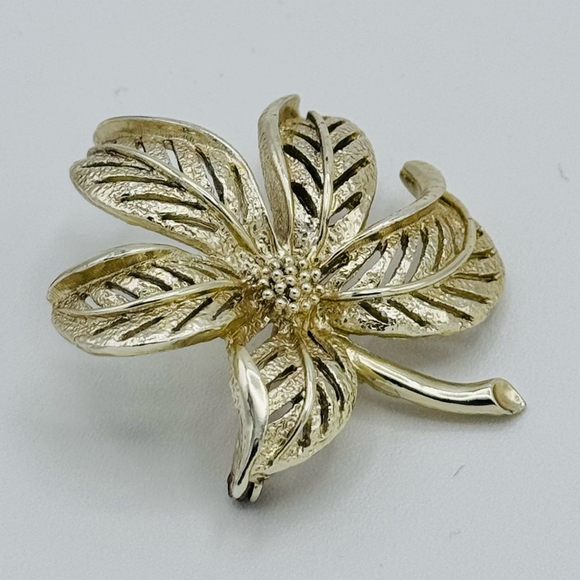 Vintage Sarah Coventry Gold-Tone Lily Brooch – Mid-Century Floral Statement Pin - Picture 1 of 6